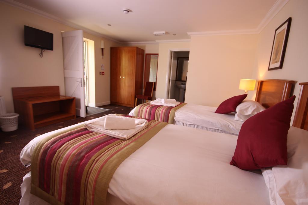 Plas Derwen Hotel Abergavenny Bagian luar foto