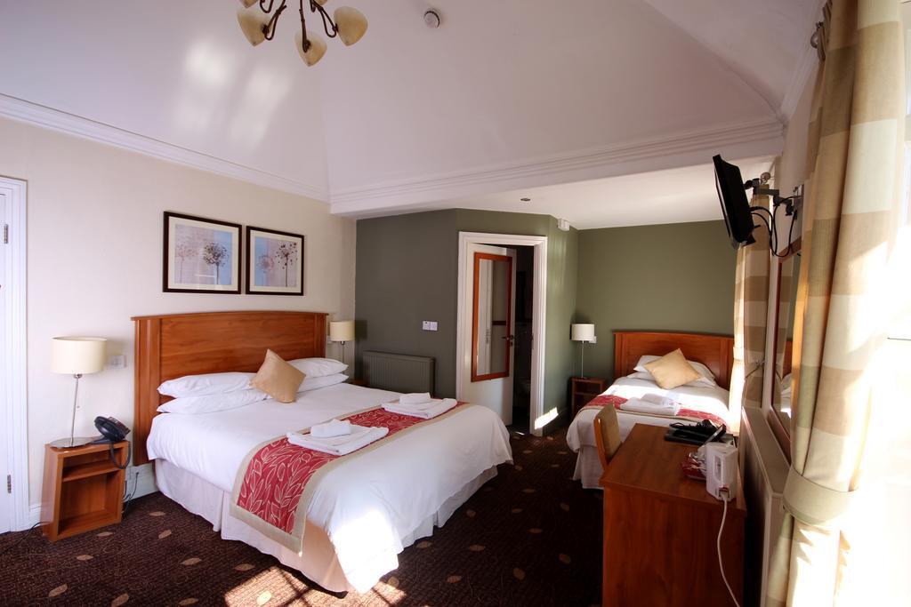 Plas Derwen Hotel Abergavenny Bagian luar foto