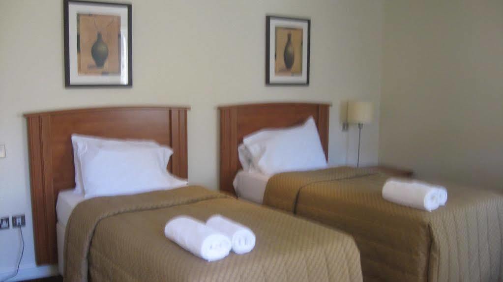 Plas Derwen Hotel Abergavenny Bagian luar foto