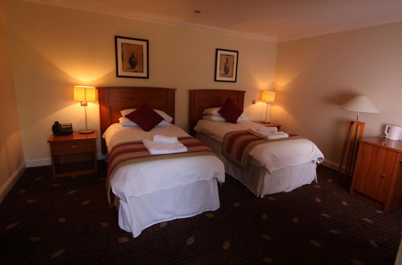 Plas Derwen Hotel Abergavenny Bagian luar foto