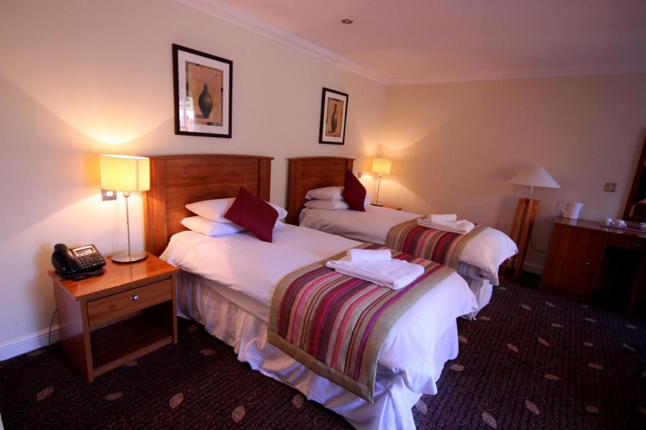 Plas Derwen Hotel Abergavenny Bagian luar foto