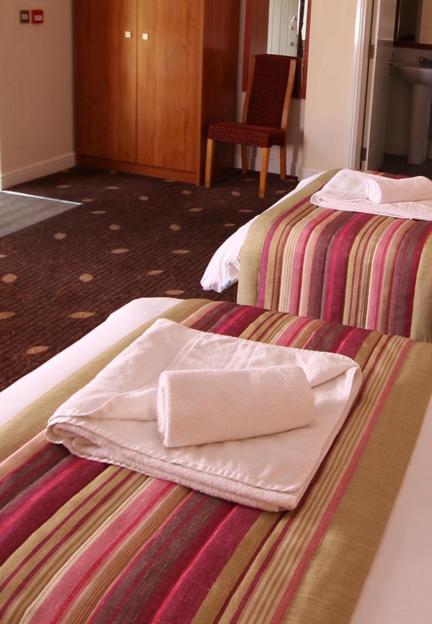 Plas Derwen Hotel Abergavenny Bagian luar foto
