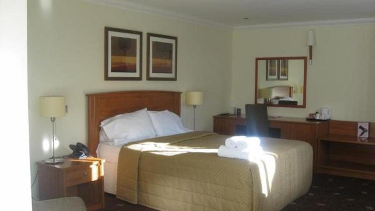 Plas Derwen Hotel Abergavenny Bagian luar foto
