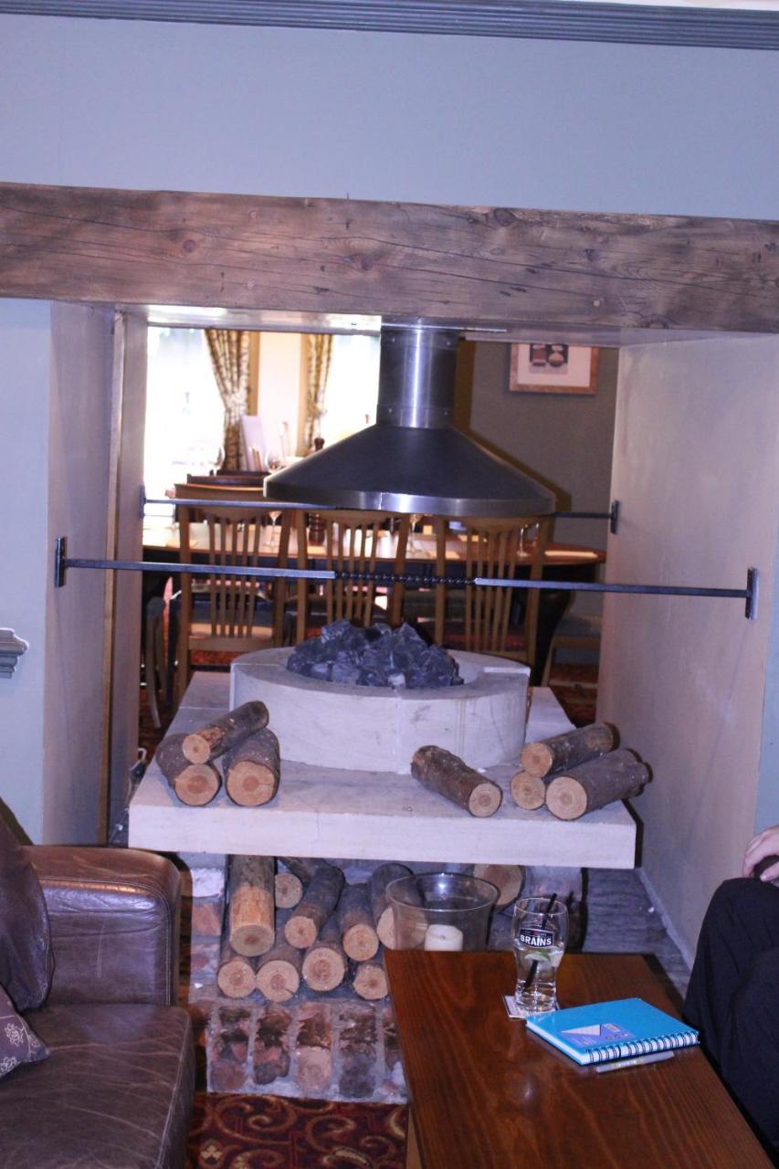 Plas Derwen Hotel Abergavenny Bagian luar foto